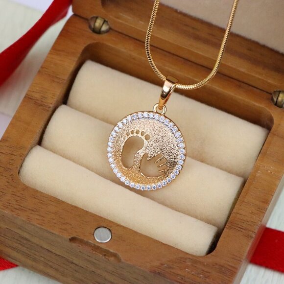 "Rose Gold Round Pendant with Baby Footprint and Handprint Cutout, XPPT1397 - Picture 7 of 13